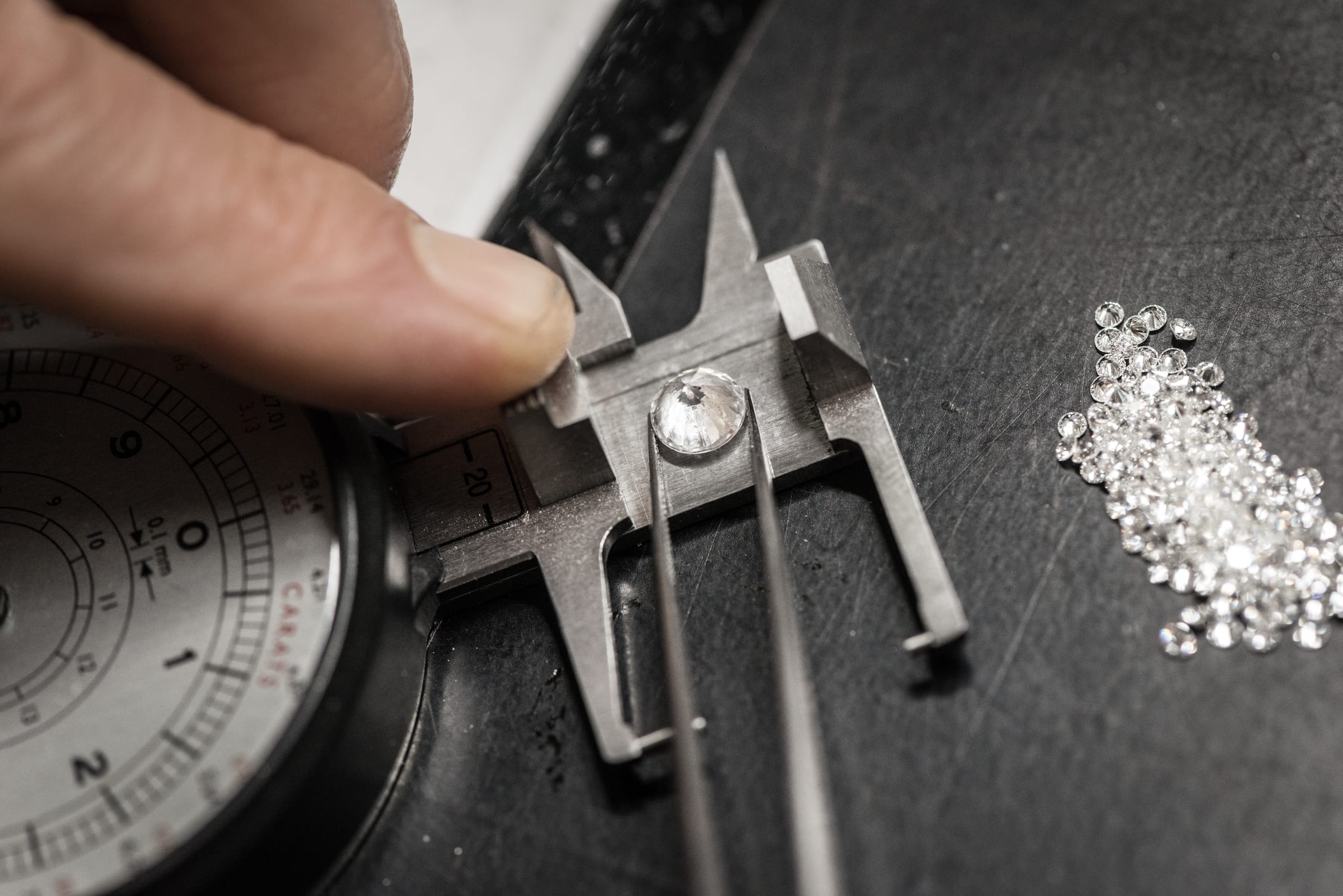 Professional gemstone settings jewellery craft laboratory: Choosing diamonds